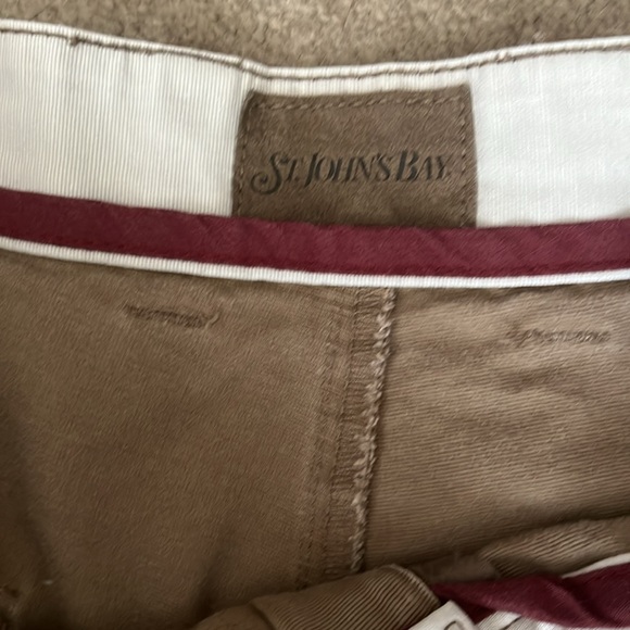 St, John’s Bay men’s tan cargo shorts size 34 - Picture 3 of 7